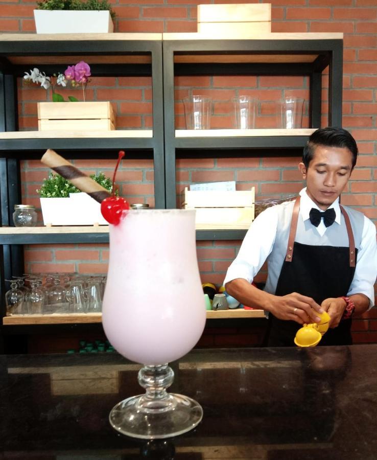 Kaloka Airport Hotel Sumbawa Besar Dış mekan fotoğraf